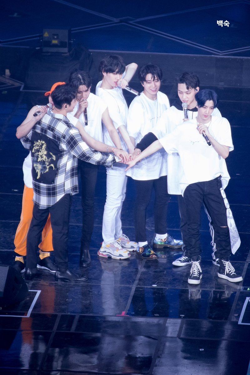 angelwings587's tweet photo. "If GOT7 has millions of fans, i'm one of them. If GOT7 has 10 fans, i'm still one of them. If GOT7 has 1 fan, it's me. If GOT7 has no fans, i'm no longer existing. If the world is against GOT7, i'm against the world."
#AhgasesWaitingForGOT7
#아가새는_갓세븐만_기다려@GOT7Official https://t.co/1vf1sWMVDF
