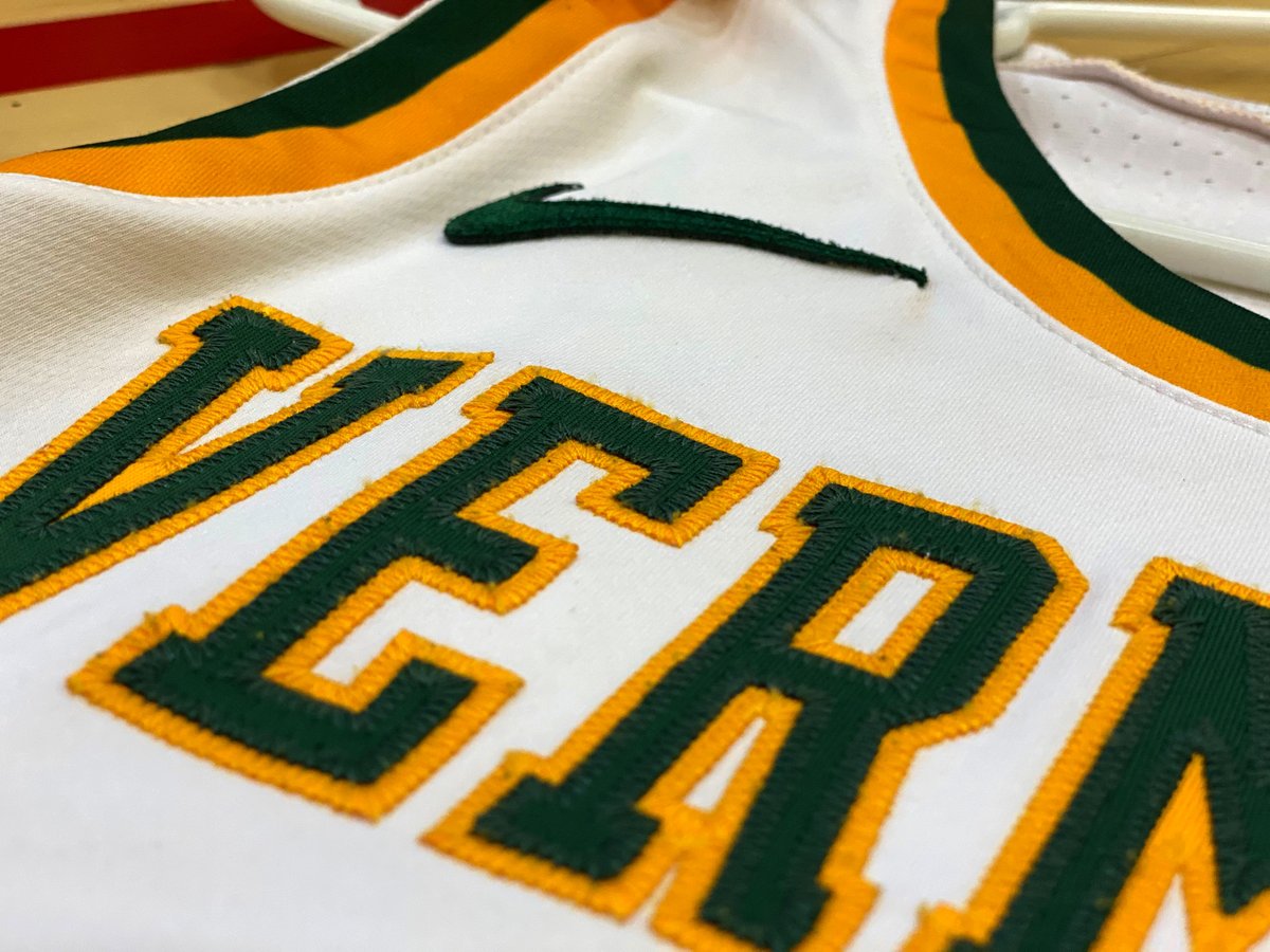 #CollegeColorsDay is a day for Catamounts around the country to unite in fandom.  Rally with your friends, get the family excited &amp; rep Catamount Country strong by wearing your green &amp; gold on Friday (Sept. 4)  

🟢🟡: uvmbookstore.uvm.edu

#ThisIsVermont