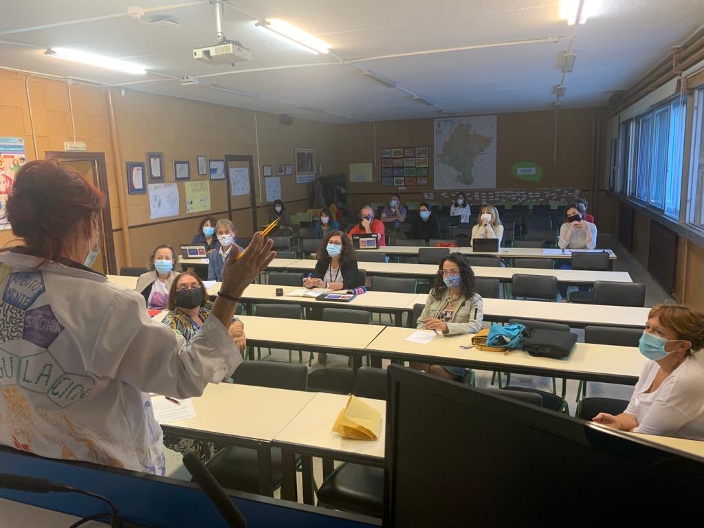 Volvemos! 📚👩🏻‍💻👨🏻‍💻😷👩🏻‍🏫👨🏻‍🏫 Con todas las medidas recomendadas! #VueltaAlColeSegura #BienvenidoSeptiembre