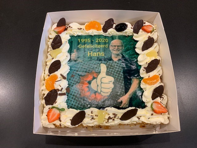 Precies 25 jaar geleden trad deze kanjer bij ons in dienst. Hans de Kok, van harte gefeliciteerd namens al je collega's van Mupla Verpakkingen! #hansdekok25jaaropdebok