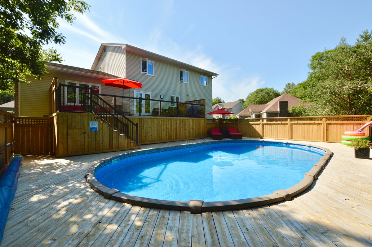 TheChelseaLTeam's tweet photo. #54AdlingtonCourt is the Bedford backyard oasis you have been looking for! This traditional family home is located in Ridgevale and features 6 bedrooms, 3.5 baths, a custom kitchen, and most importantly, an above ground pool in the backyard! #forsale #BedfordNS #NS #realestate https://t.co/xMg4hPDWyB
