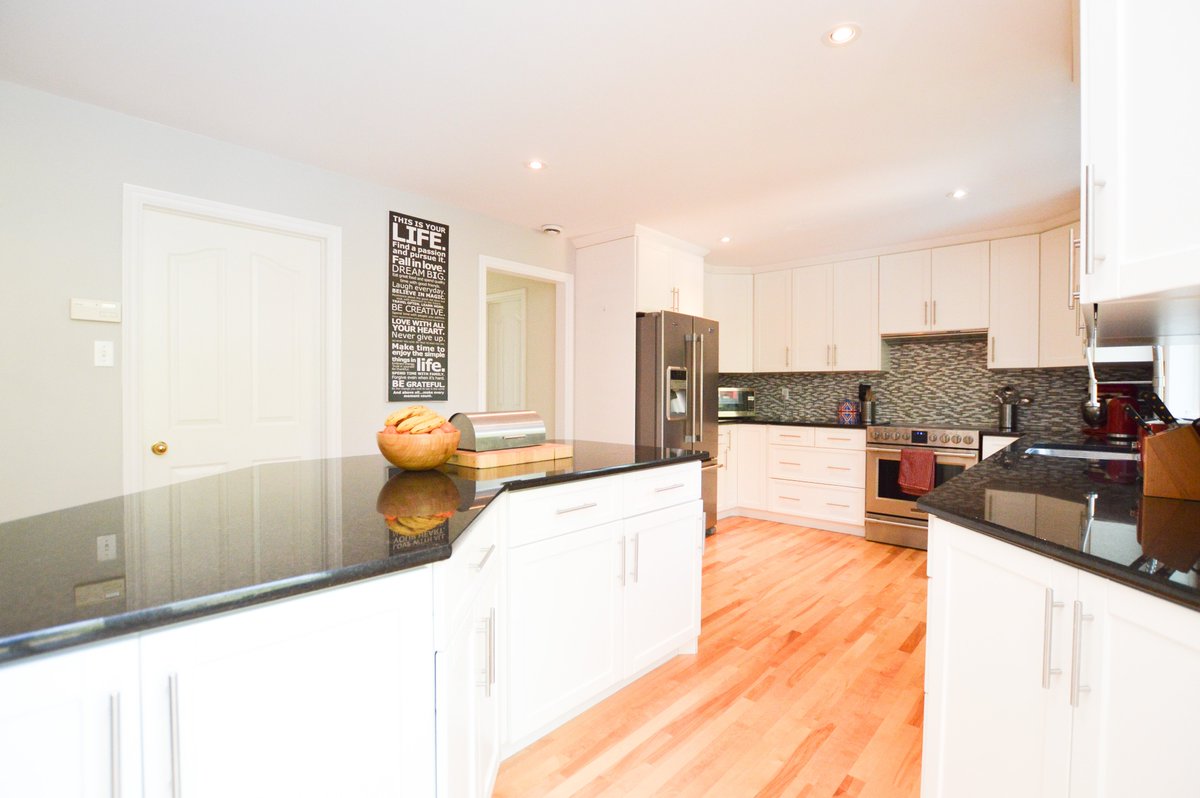 TheChelseaLTeam's tweet photo. #54AdlingtonCourt is the Bedford backyard oasis you have been looking for! This traditional family home is located in Ridgevale and features 6 bedrooms, 3.5 baths, a custom kitchen, and most importantly, an above ground pool in the backyard! #forsale #BedfordNS #NS #realestate https://t.co/xMg4hPDWyB