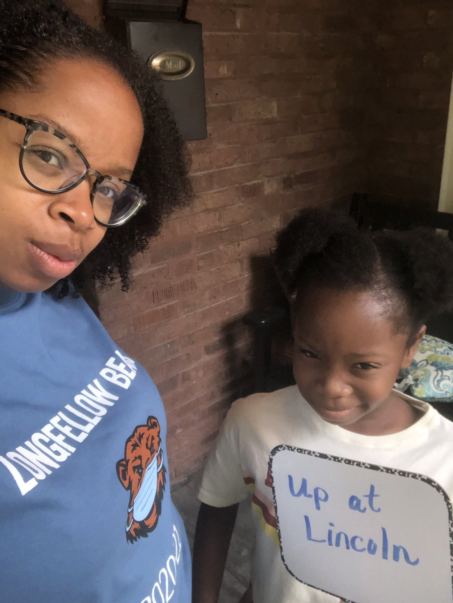 This Lincoln Lion has declared war on this Longfellow Bear! ❤️ best school? #upatlincoln #LongfellowBears #weared97  Happy first day!