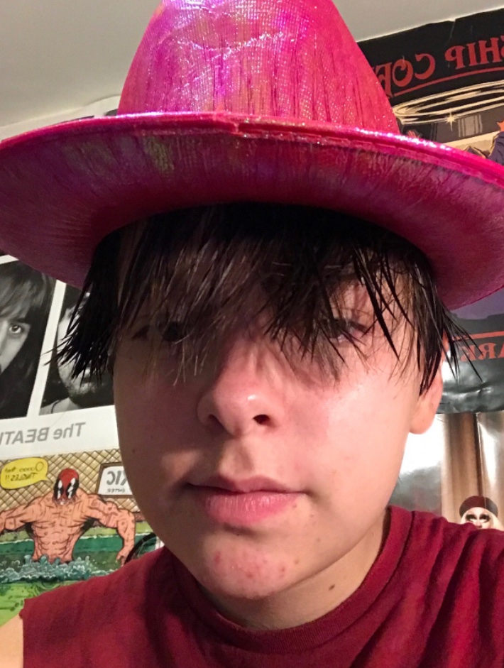 cowboy hat : i look gayer but it is what it is