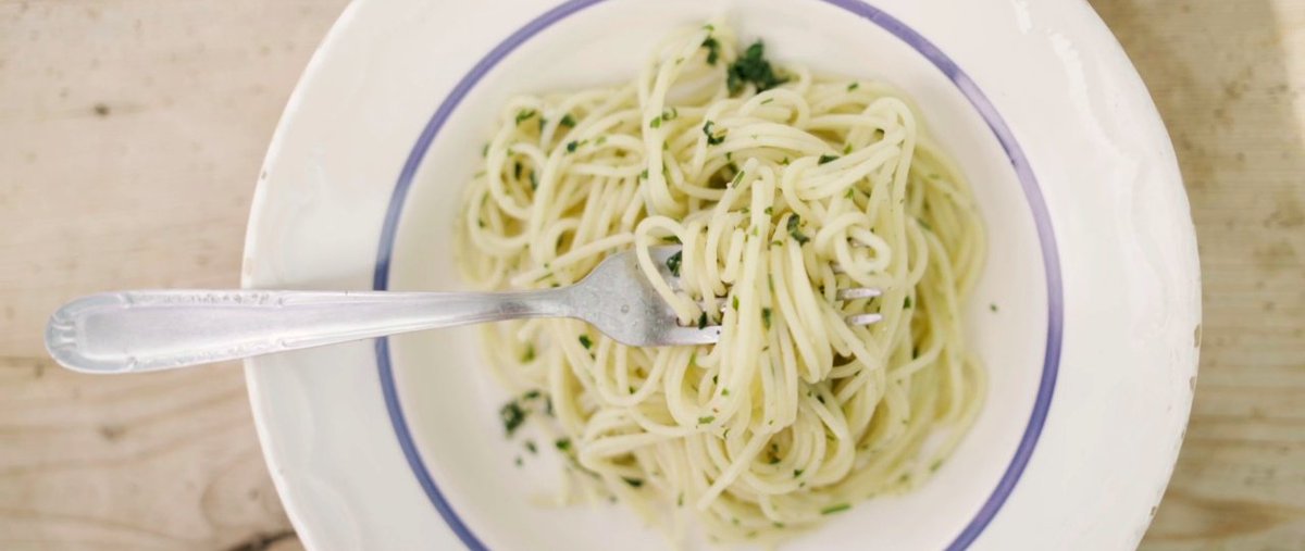 nozimages's tweet photo. C'est la rentrée et nous sommes de retour dans notre #AgenceVideo en #Bretagne 🌊
Voici un joli souvenir de nos #VacancesItaliennes avec la #RecetteVideo de notre #pasta fétiche #SpaghettiAglioOlio 🍝
Buon appetito e a prestissimo !
https://t.co/xygF9VlG1i https://t.co/jm9U3FJN5B