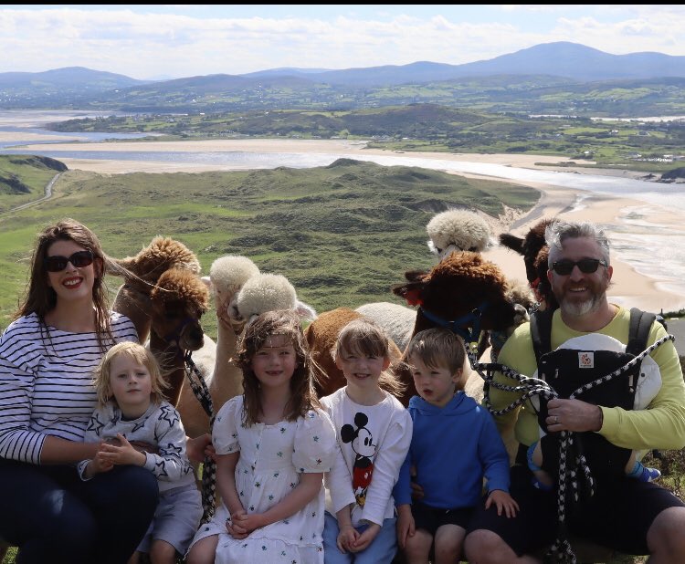 Family fun! 😍☀️
.
.
.
.
#wildalpacaway #alpacas #alpacaexperience #alpackages #malinhead #donegal #wildatlanticway #discoverireland #visitireland #irishroadtrip #fáilteireland #staycation #knockamany