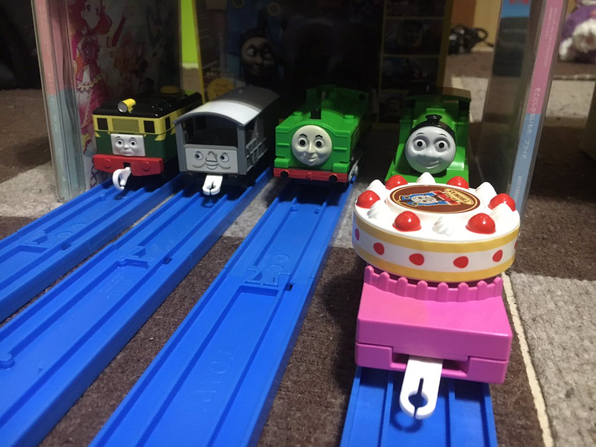 イロスマ トーマス 昨日 オリバーの誕生日でした ダックとフィリップ オリバー 誕生日おめでとう オリバー そうなの ありがとう トード おめでとう オリバーさん きかんしゃトーマス オリバー 今日は8月31日の日