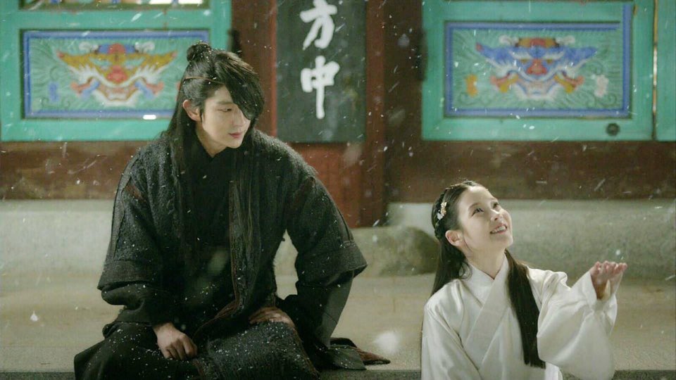 moonlovers2int's tweet photo. First snow🌨️❄️
Happy September📆
 
#달의연인_4주년_축하해
#가자달의연인시즌2
#달의연인4주년
@SBSNOW https://t.co/BKWoceu6FK