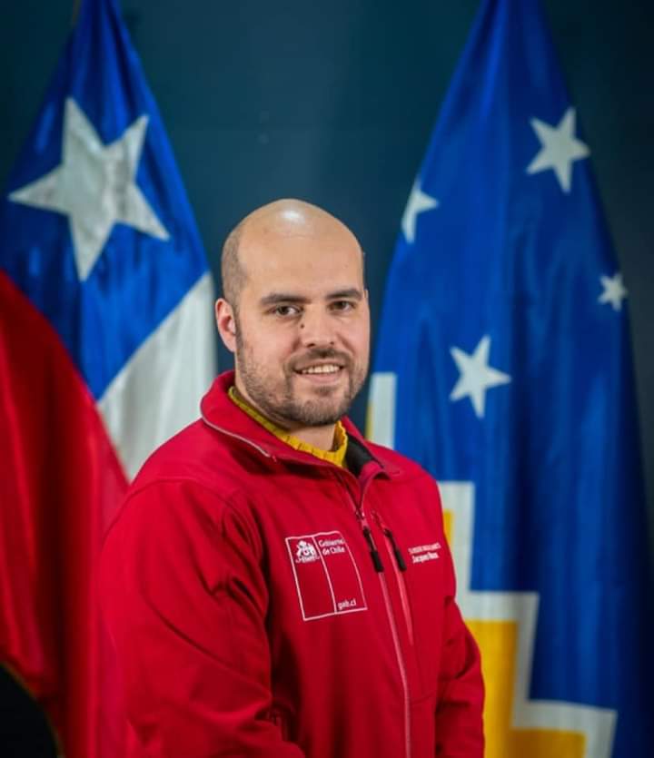 Estaremos informando en Natales para dar a conocer el Plan "Paso a Paso, Chile se recupera", que impulsará el desarrollo económico, a través de mayor empleo e inversión, con proyectos de @laSUBDERE en conjunto con  municipios. Hoy @jacques_roux_v   es entrevistado en TV Natales.