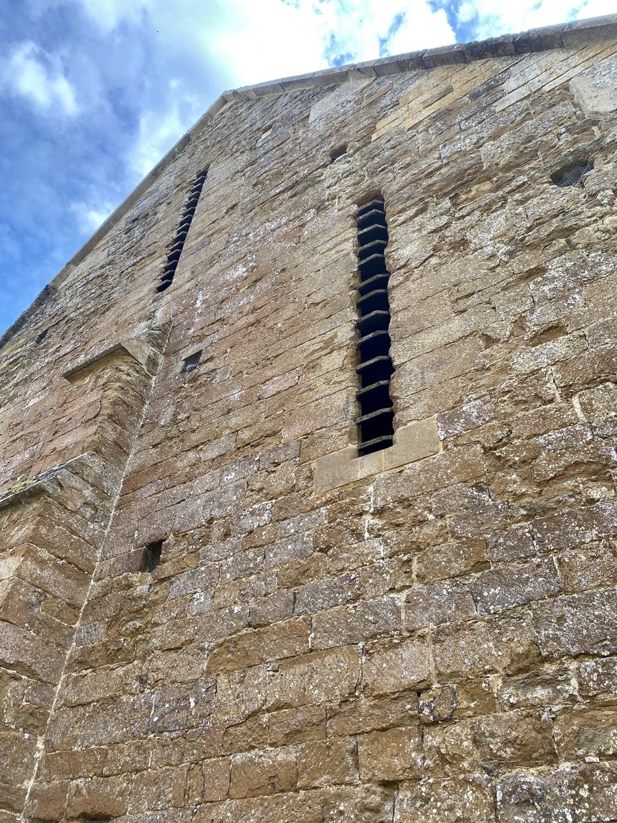 C_Stranks's tweet image. Swalcliffe Barn, constructed in 1401 for New College, Oxford. is a Grade 1 listed building and a Scheduled Ancient Monument. Built of Costwold stone with louvred ventilation shafts and putlog holes in the walls. Takes me by surprise every time I see it #tithebarn