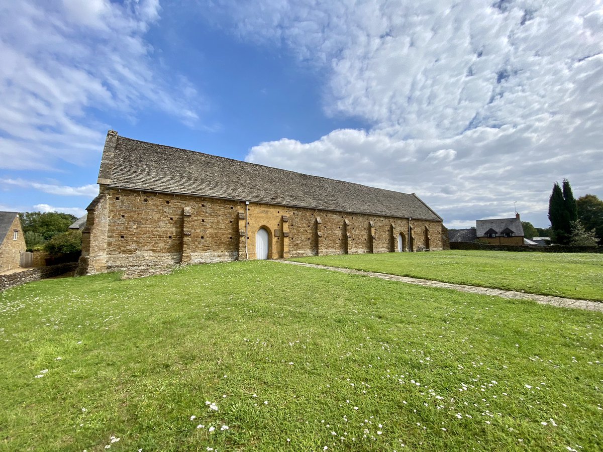 C_Stranks's tweet image. Swalcliffe Barn, constructed in 1401 for New College, Oxford. is a Grade 1 listed building and a Scheduled Ancient Monument. Built of Costwold stone with louvred ventilation shafts and putlog holes in the walls. Takes me by surprise every time I see it #tithebarn