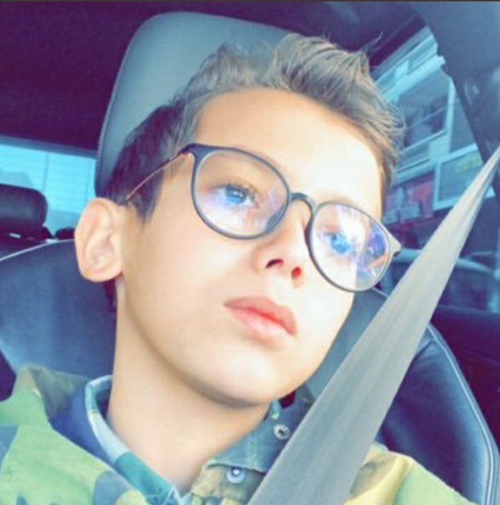 xtaaa__'s tweet image. 2003: pourquoi tu fumes?
2005:je fume pour oublier
Les 2005 en question :