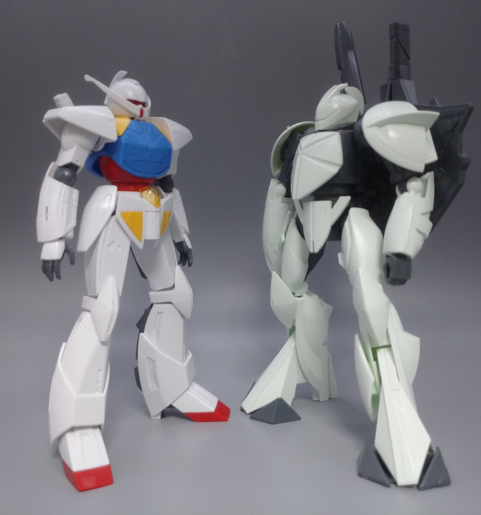 しもん というかターンxのクオリティは何なんでしょうね なんでこれ800円なの やっっす ターンxは ターンaみたいにhgでリメイクして欲しいって思ったことないなぁ 新しいターンaと比べると少しだけ小柄なんですけどね まぁいいかな T Co