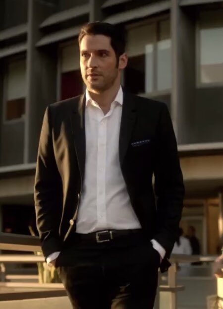 Lucifer’s wardrobe in 2x13 A Good Day To DieOnly one suit, and it’s the same suit he wears at the end of 2x12. No time for a wardrobe change when you’re trying to save the love of your life  #Lucifer  
