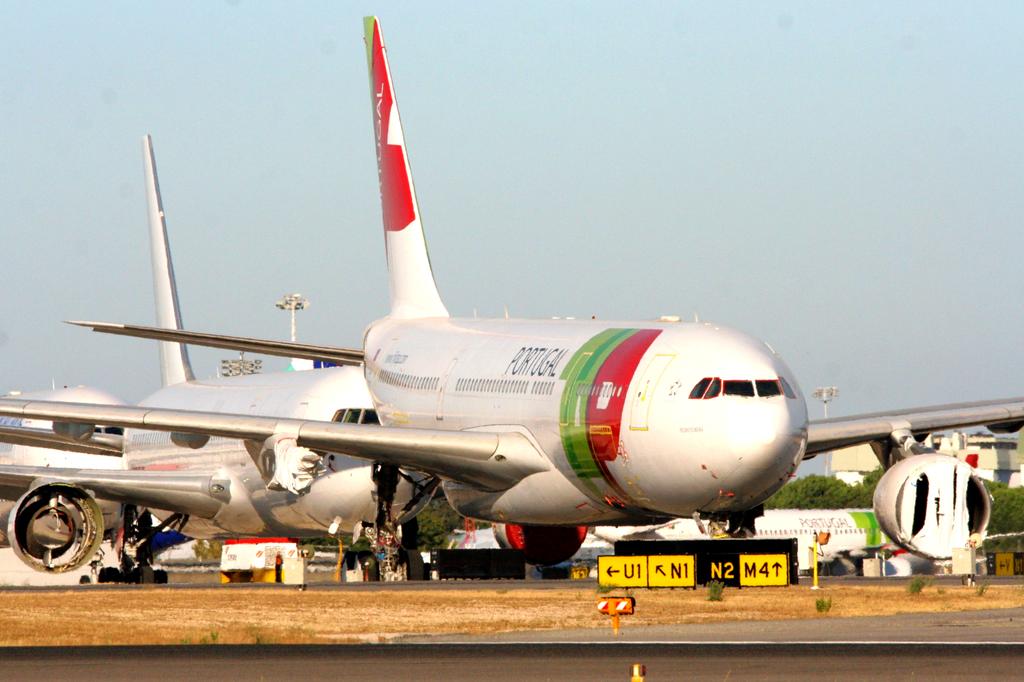tapportugal77's tweet photo. TAP Air Portugal A330 #tapairportugal #tapportugal #A330 #AirbusA330 #instaplane #instaaviation #instagramaviation #aircraft #avgeek #plane #airplane #wearewos #aviationphotography #aviation_pub #instaspotter #avgeekphoto #planegasm #coolplanes #airplanephotos #megaplanes https://t.co/U1lmhQqSgX