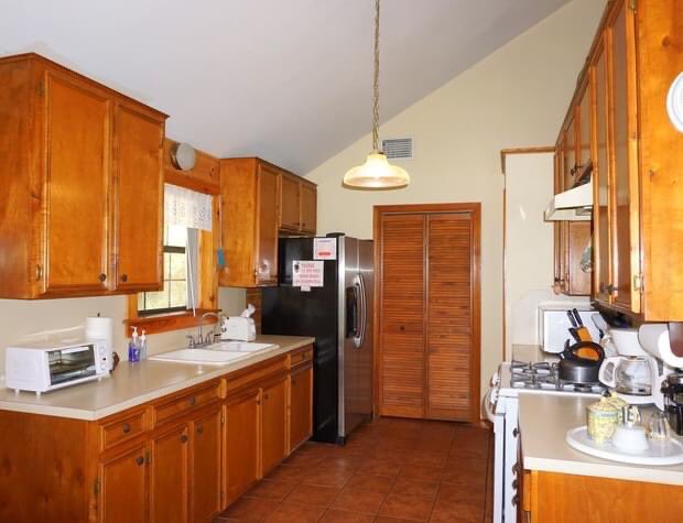 Double D Cottage is a secluded log cabin is conveniently located just nine miles north of the Wimberley Town Square. From the moment you step onto the property, you will appreciate the spacious retreat!

hillcountrypremier.com/listings/doubl…