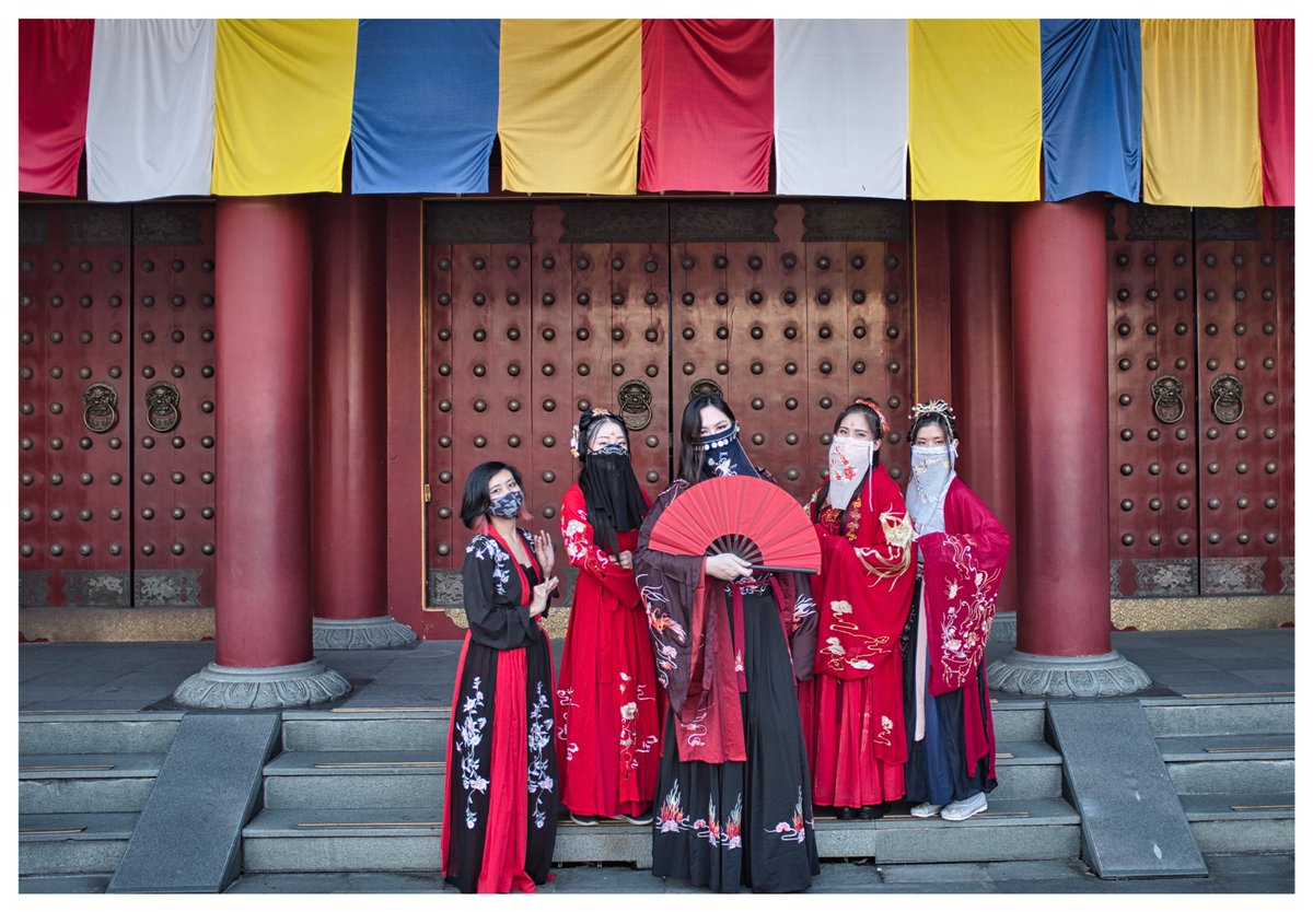 Shooting #chinatownsingapore I came across these #ladies practising a #performance. Shot a #blackandwhite , then couldn’t resist a #velvia given the riot of #colours 
#fujifilm #fuji #fujix100f #singapore #women #velvia100f #groupshot #streetphotography #streetsofsingapore