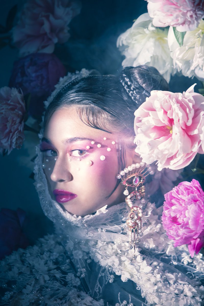 ITG_Ltd's tweet image. .@tonteriyoung is on the cover of the #RESETissue of @1883magazine 📸 Talking all things #WarriorNun, now streaming on @netflix!