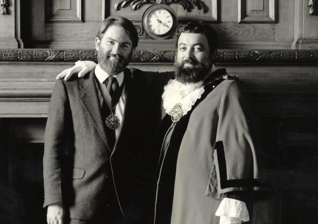 humap_me_'s tweet image. Humap is excited to be working with Islington’s Pride to create a map of LBGTQ Islington, with maps and trails! Here’s a picture of the first openly gay mayor, Bob Crossman (R) and his Consort, Martin McCloghry. #pride #mapping #islington @islingtonspride