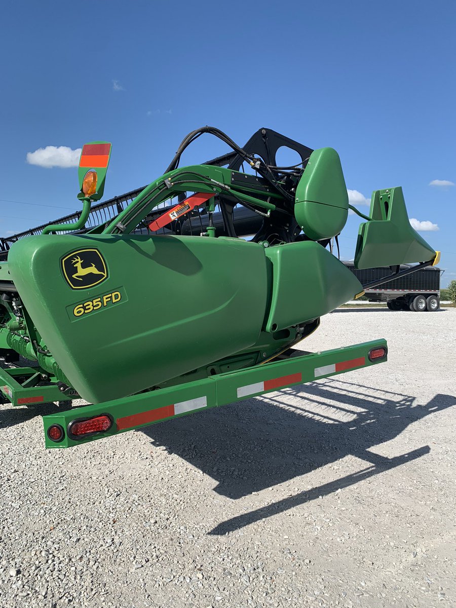 CarsonWelsh's tweet photo. For Sale. 2015 635FD with 5000 acres. Belts in good condition always shedded. 2015 roadrunner 636 head cart. Tires are and good shape lights all work. Asking $60,000 for the pair. RT appreciated located in sciota IL. Call 309 337 3364 https://t.co/Uf9sRABBc1