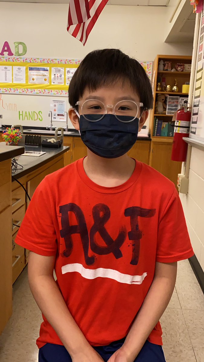 zipfan's tweet photo. Meet Eidai! He has a dog named Lily, he likes to doodle, and he likes science. #B216 #EWPride https://t.co/4JMzJ5HRW9