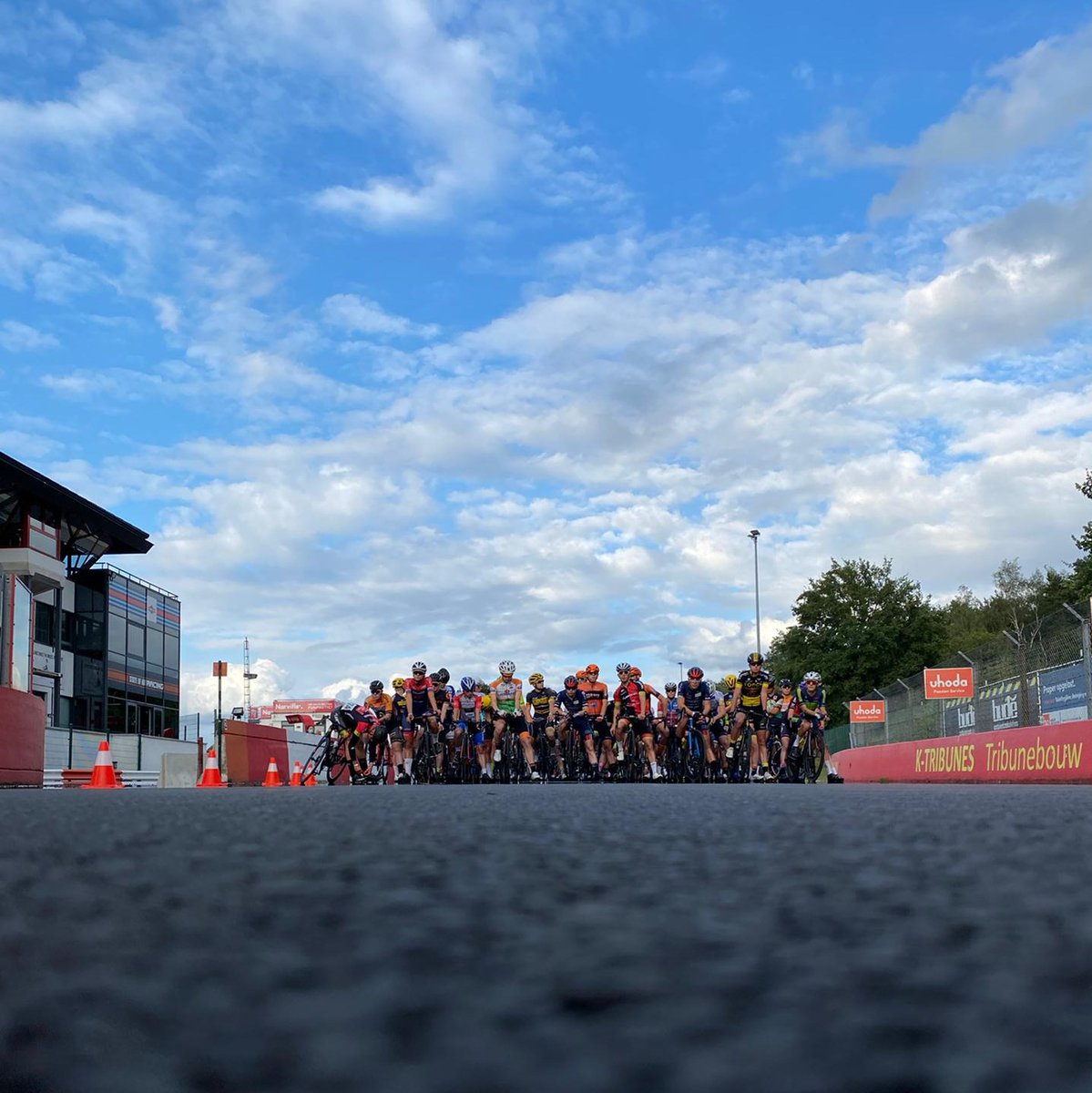 CyclingVL's tweet photo. Bedankt @circuitzolder voor de unieke kans! π΄ββοΈ π
8οΈβ£ dagen, 1οΈβ£1οΈβ£ wedstrijden, 6οΈβ£2οΈβ£4οΈβ£ kilometer, 1οΈβ£5οΈβ£6οΈβ£ rondjes en meer dan 1οΈβ£0οΈβ£0οΈβ£0οΈβ£ renners die we gelukkig konden maken! π¨π
#KeepYourDrive https://t.co/vfHbogw85b