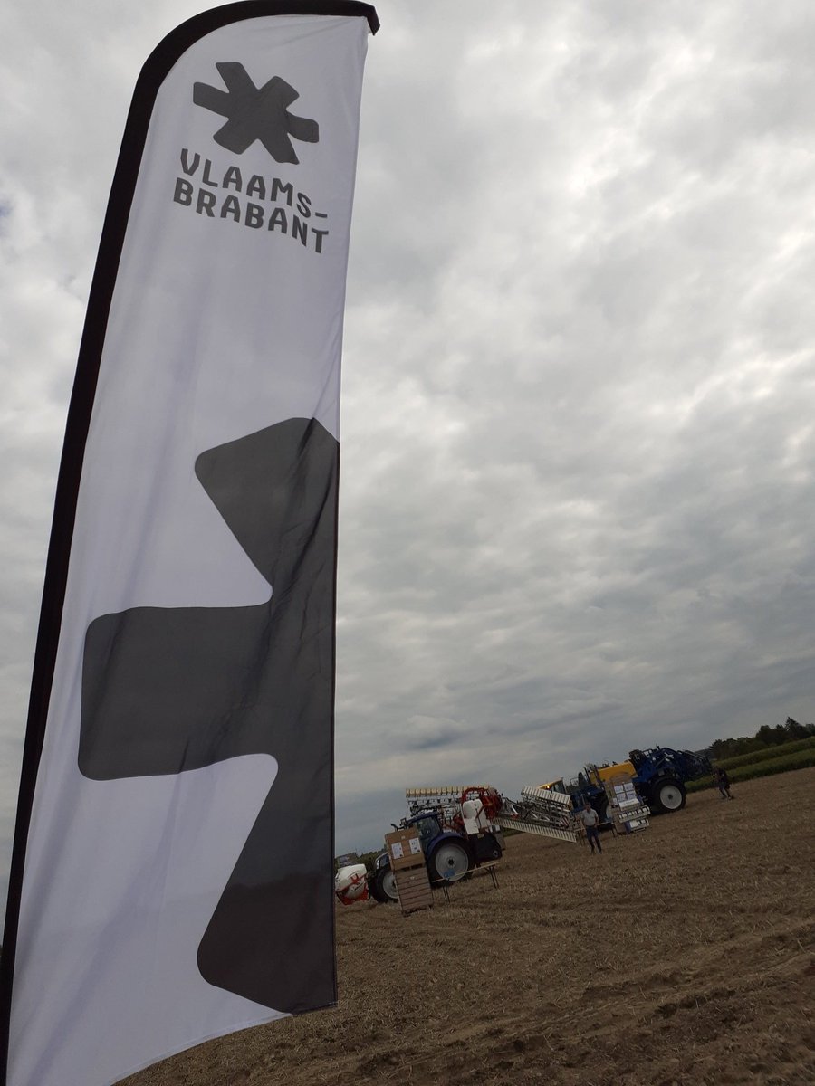 Praktijkpunt's tweet image. Deze middag druk aan het klaarzetten voor de #machinedemo innovatieve spuittechnieken, nu druppelen de eerste deelnemers binnen, spannend! #praktijkonderzoek