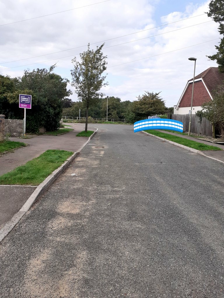 GirlWaihi's tweet photo. Ah lovely quiet #liveablestreet where kids can play safely, #greenbelt backdrop #wildlife galore...not for long @SouthOxon plans will make this a rat run #contradiction to all #EconomicCrisis ideals #whodoSODCrepresent? #saveoursandhills https://t.co/6MtyP99yvi