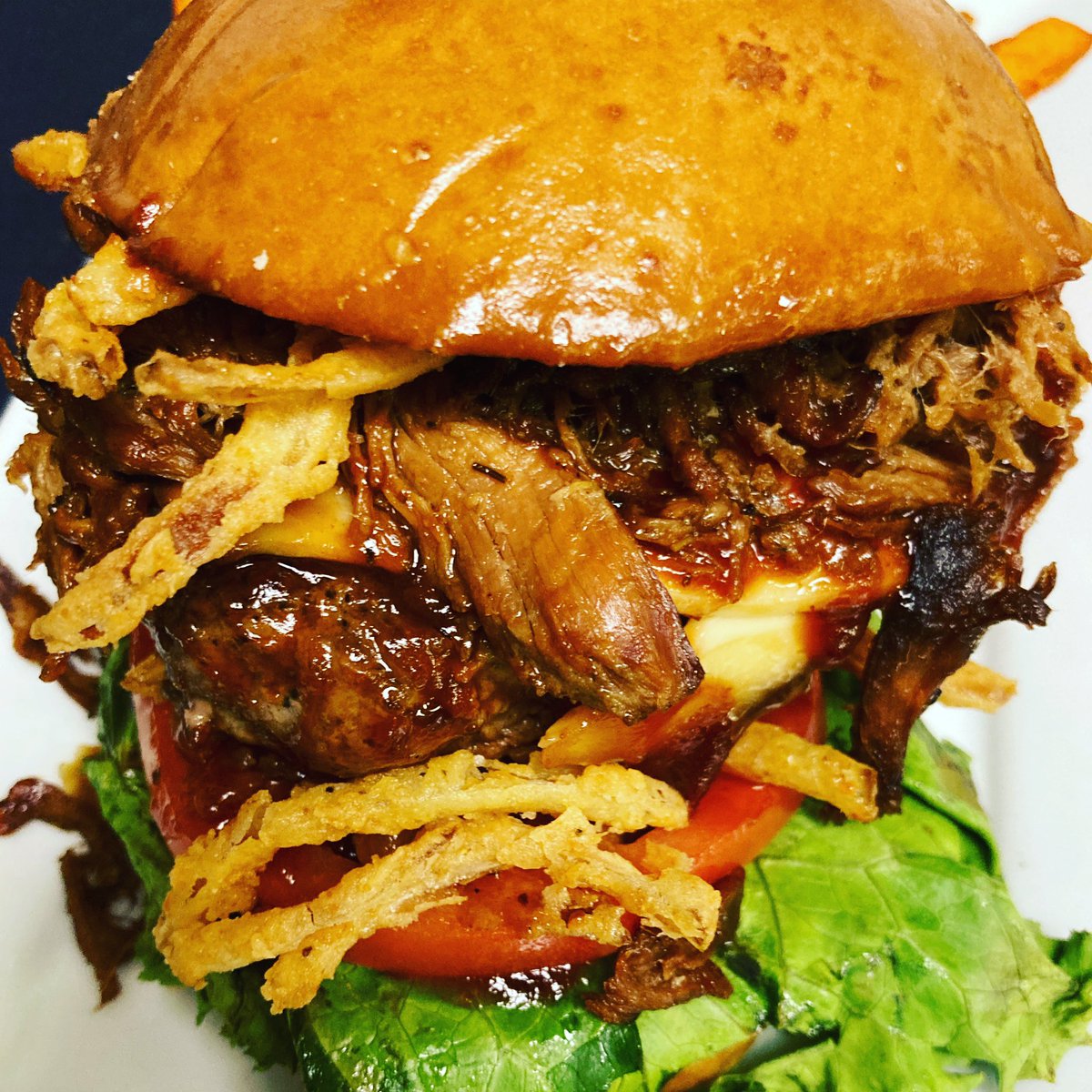 CapitalAleHouse's tweet photo. It’s $5 off burgers starting at 10 pm! Try our Smokehouse Burger with pulled pork. #capalefred #fredvegas #visitfred #burgers #beer https://t.co/cVJ5YqiNaN