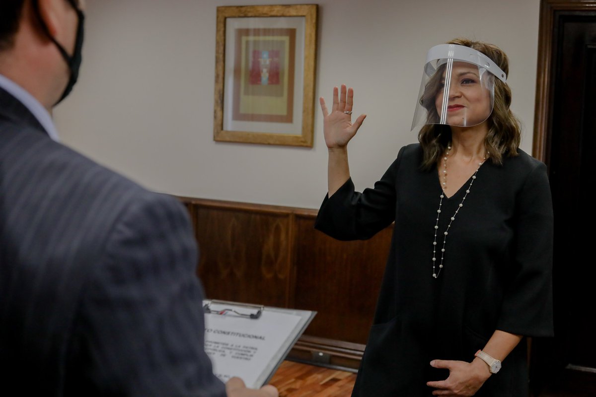 Presidente de la República <a href="/CarlosAlvQ/">Carlos Alvarado Quesada</a> juramentó el día de hoy a la nueva Ministra de Ambiente y Energía, Andrea Meza Murillo, abogada, experta en desarrollo sostenible y cuenta con experiencia en formulación de políticas públicas y ejecución de proyectos.
Ver hilo