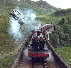 El expreso a Hogwarts y su camino. Es el viaducto de Glenfinan, Escocia. Este recorrido ha sido decretado por varias revistas como el recorrido mas espectacular en tren del mundo de donde se pueden ver vistas increíbles, es un lugar hermoso