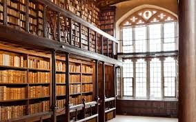 La biblioteca Bodleiana, Universidad de Oxford, Inglaterra, una de las bibliotecas más antiguas de Europa, inaugurada en 8 de noviembre de 1602Se uso en 4 de las películas como enfermería y también donde la profesora Minerva les enseño a los chicos a bailar