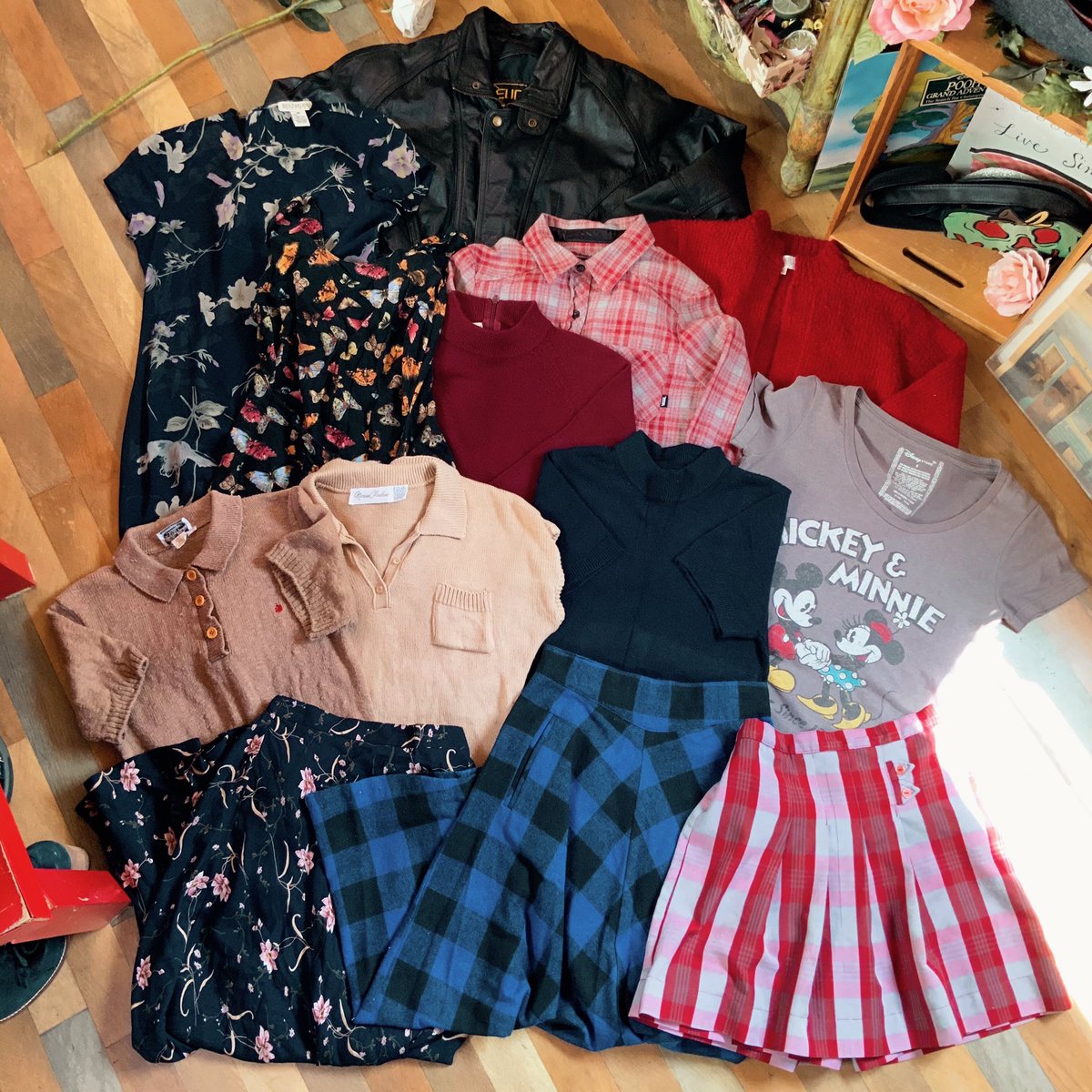 PopsikleShop's tweet image. Some of the outfits it took to create this beautiful fall time bundle🐞🧚🏽🍂 #falltimefun #stylingvintage