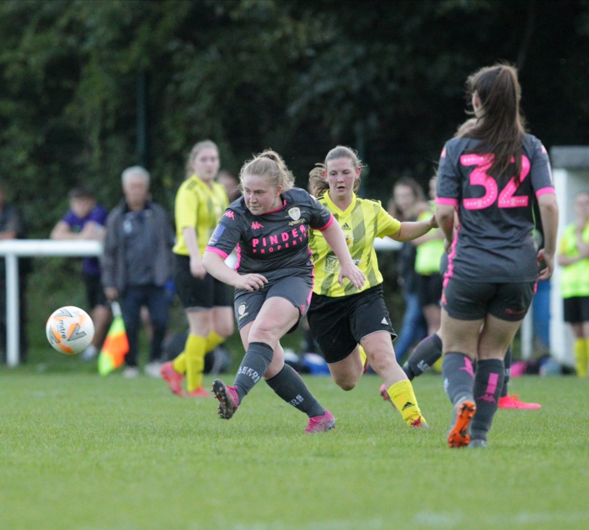 More photos from tonights womans March between Brighouse Sports Women and Leeds Utd women under23s.
#footballphotography #womansfootball #womansoccer