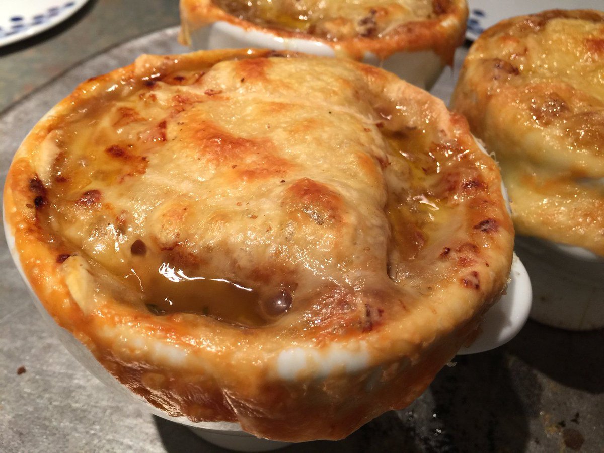 We have just one spot left for this class! 

With fall on the way, it's the perfect time to learn to make these delicious soups. 🍁🍂🥘

carriagehousecookingschool.com/classes/091320…