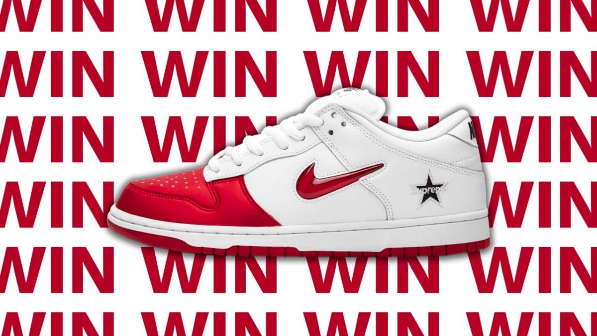 thesolerestocks's tweet photo. 💥 Want This Supreme Dunk For Free?! 💥

To Enter:

1. Follow @thesolerestocks &amp; @thesolesupplier
2. Like &amp; Retweet 
3. Comment your size

*The winner might be picked in this post!! https://t.co/Uew5qmPNJy