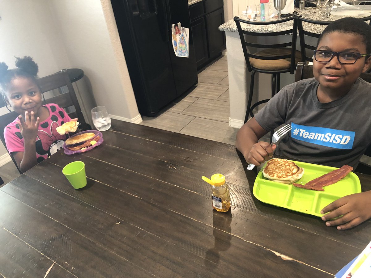 SSECTSUNGEMS's tweet image. He now has the habit of making breakfast for the family every morning during his “brunch” break🤗#TeamSISD🤩 #6thgrader @SRidge_MS #childillustrator #ICanHelpMySistere-book #childrense-books #Amazon #KindleUnlimited