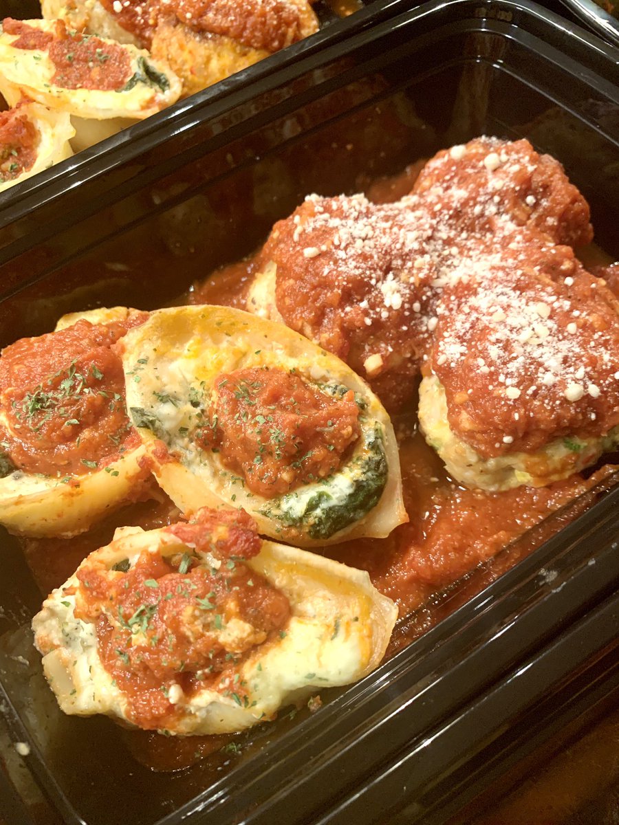 LorraineChef's tweet photo. Another round of #24Meals Chef challenge done! Spinach &amp; Ricotta stuffed shells. Chicken Meatballs smothered in Parmesan Tomato Sauce. 
▪️Thx for the opportunity to help out. 
▪️For more info on how you can help feed Las Vegas families or if you need help: Katinka@24Meals.org https://t.co/lFZ5PRAzYY