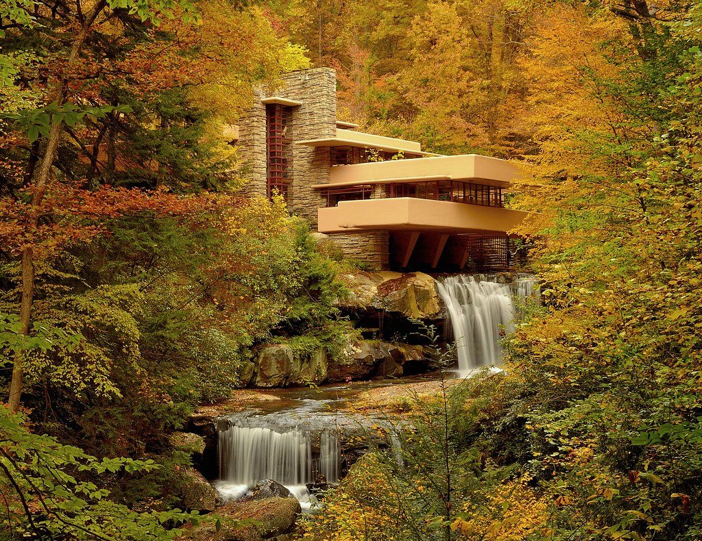 SkyfordL's tweet image. Our MC, Derek, is an architect, so we wanted to showcase some other favorite architects that influenced him! 

Frank Lloyd Wright. He is known for this home, Falling Water and The Guggenheim Museum. #architecturetuesday #architecture #architect #franklloydwright #fallingwater