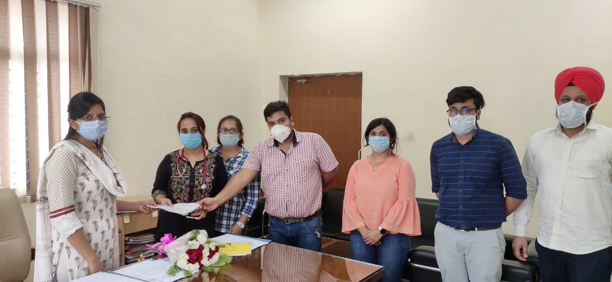 Smt. Ruhee Dugg , Registrar, BFUHS, has been officially welcomed by the members of RDAP and also been addressed about the necessary demands/requirements of the residents of GGSMCH for better and safer working conditions.
#bfuhs #faridkot #residentdoctor #rdap