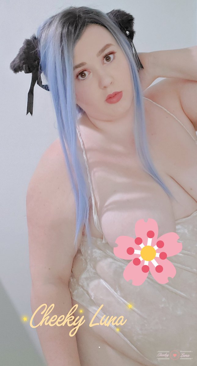 cheekyluna2's tweet photo. Don't forget to sub to my vip onlyfans just a few more days to get it for $3.59 don't miss out!!

Link below https://t.co/VvXAMPvRLH