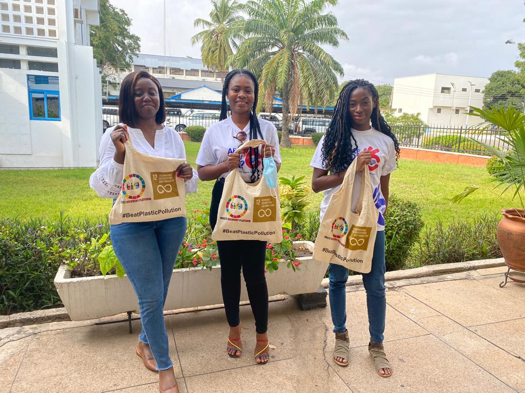 TheBrotarFound's tweet photo. . @TheBrotarFound  presented PPEs to the @UNDPGhana @UNDP today to support our waste collectors during this covid19 time. #AreYouOkay #HappyAnniversaryBrotar #ShareTheCalm #September1st https://t.co/I3ai4oFe0R