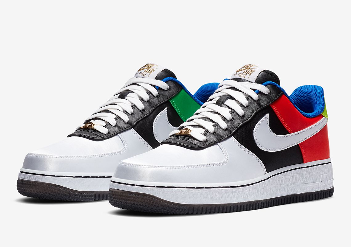 SOLEDIGEST's tweet photo. Who says Air Force 1's back ?! Debut in 1982 and since has gained steam as one of the greatest sneakers of all time.  Read More on its history via @Yahoo -  https://t.co/oLHezaIJgD https://t.co/RbF8r8QGYr