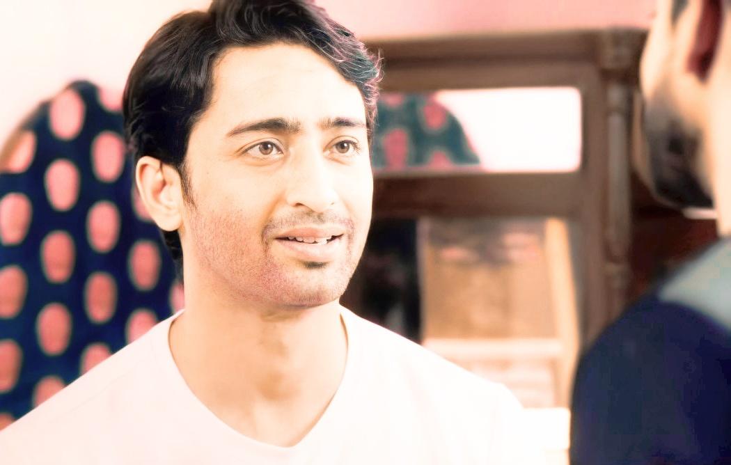 Childhood through his baby, now he will live the same dream Through Kunal's baby..How can one be so selfless, his heart being crushed again and again by destiny, but all he did what, he smiled back at Life..(8/10)  #YehRishteyHainPyaarKe  #ShaheerSheikh  #ShaheerAsAbir
