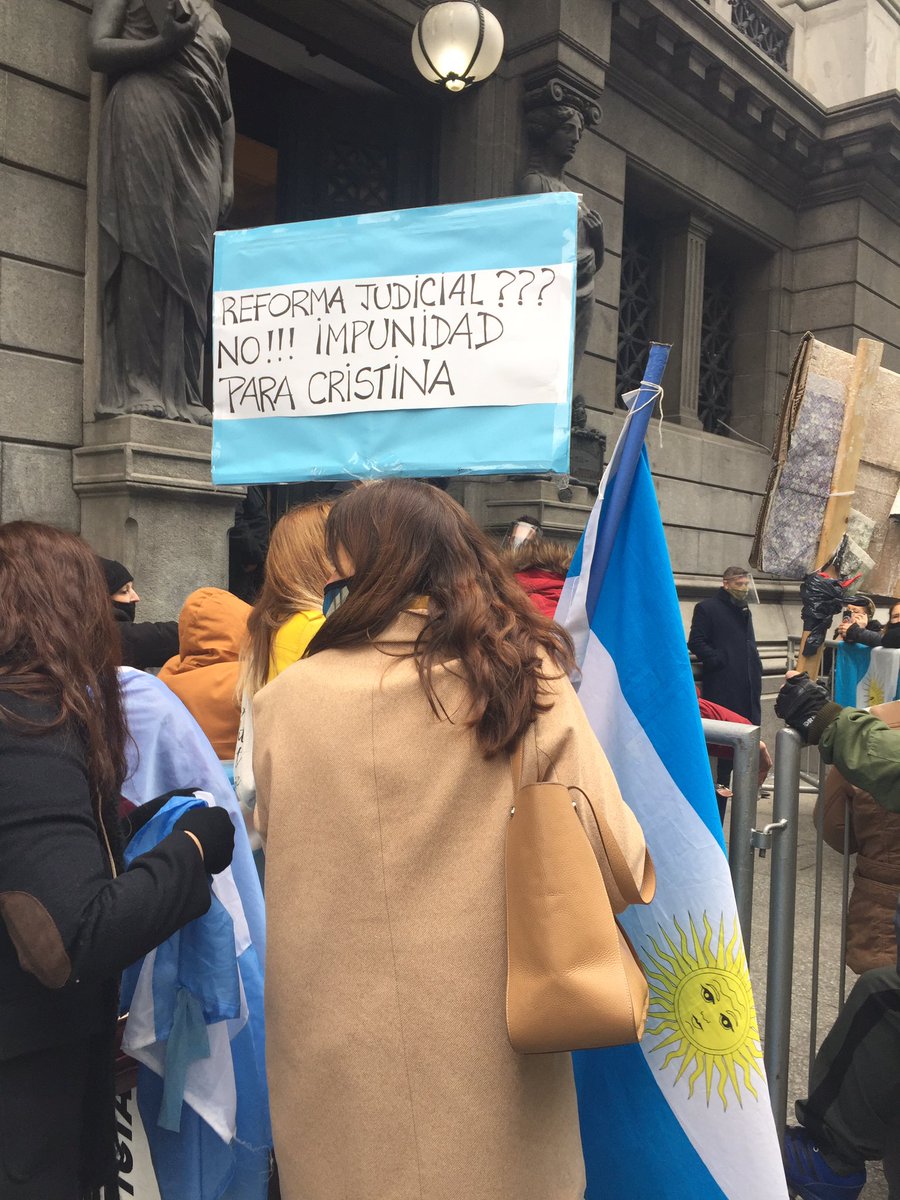ApRepublicana's tweet photo. #Ahora Congreso Nacional  #congresopresencialya #1STodosAlCongreso #1SYoVoyAlCongreso #NoAlGolpeDeMassa #PresentesPorLaRepublica #OposicionAlerta https://t.co/abOVnnnCxW