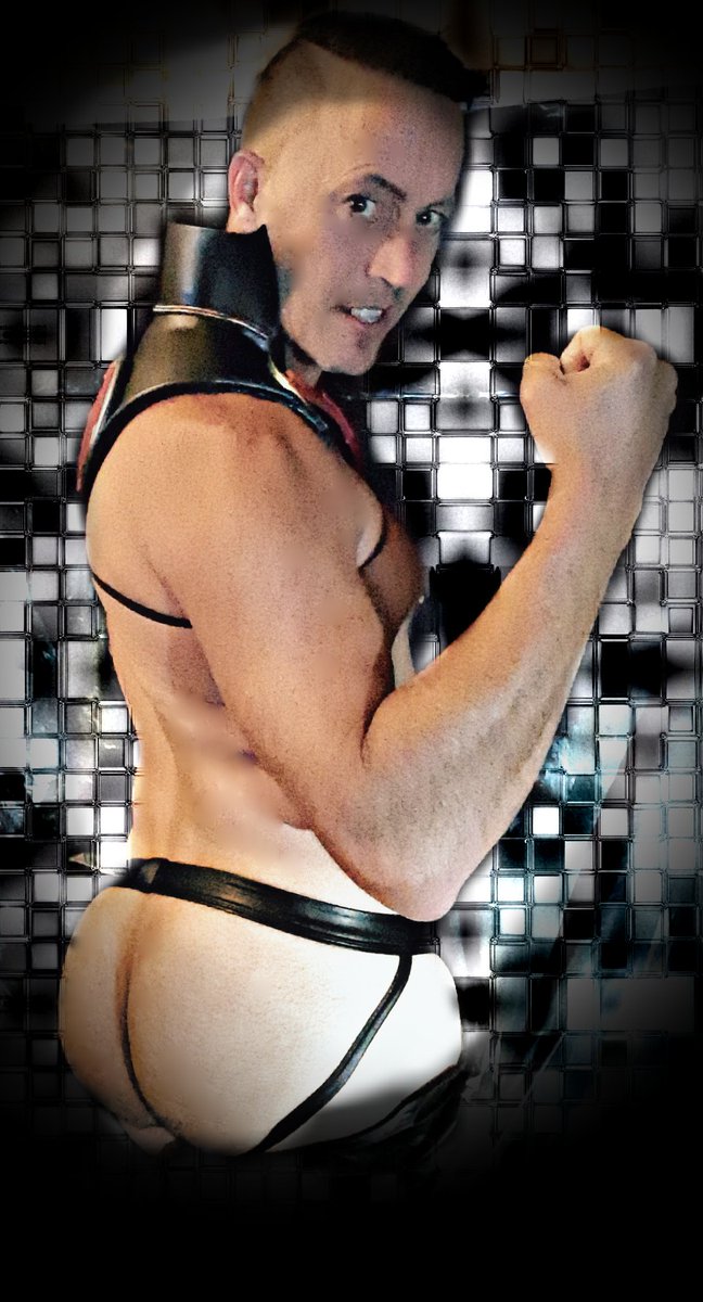 MenOfSkIN1's tweet photo. Cake anyone????? #menofskin #gogodaddy #ziongogo #wolfdaddy https://t.co/aRDFdQODDC