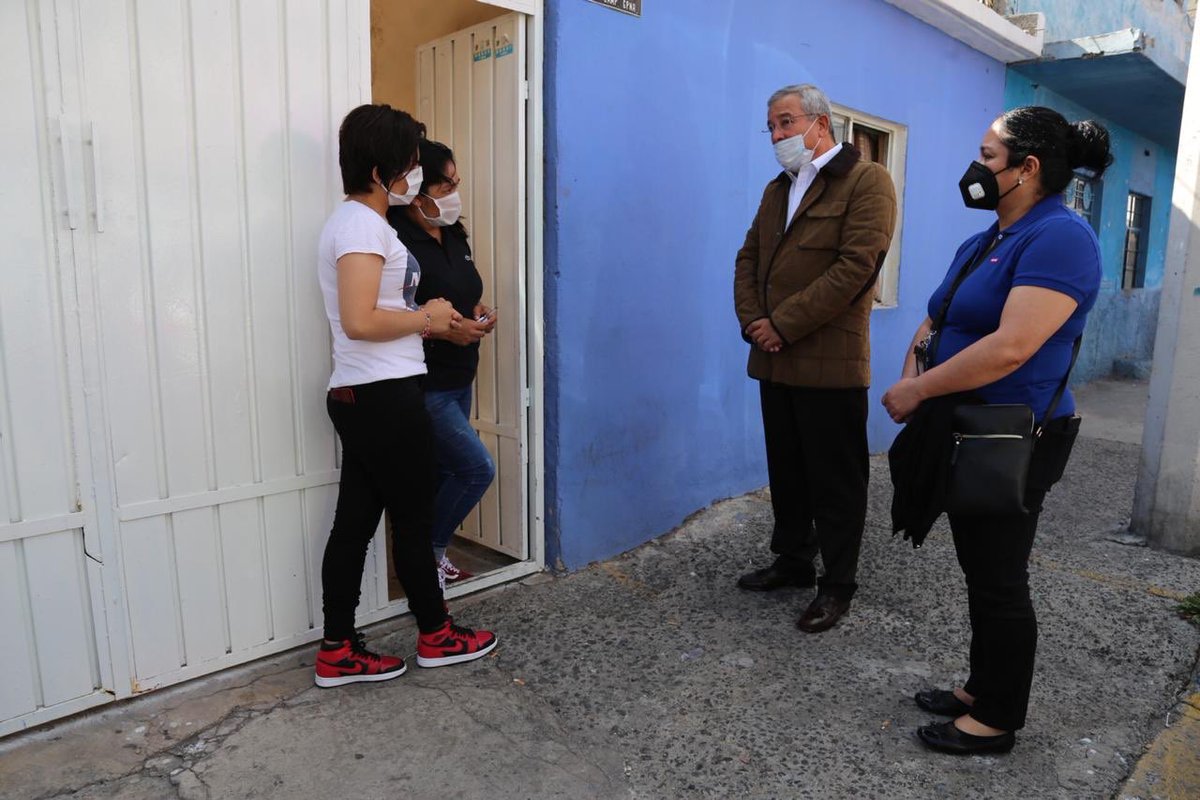 ignacio_rubi's tweet photo. Siguiendo la estrategia del Srio. @alexfedezcam para que ningún joven se quede sin estudiar. En #Nezahualcóyotl intensificando esfuerzos para retener a nuestros alumnos @somoscecytem que por la pandemia y sus efectos económicos negativos están en riesgo de abandonar sus estudios. https://t.co/fnD0anD0iC