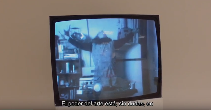 art_educ's tweet photo. Profes d' #art mireu el que diu Martha #Rosler: "El poder de l'art està, sense dubtes, en condensar lliçons que puguis extreure del bombardeig de la vida quotidiana". #MarthaRosler .Sense dubtes una artista amb una obra que pot transformar l'aula. Link: https://t.co/5JAohm79oa https://t.co/KZ4gcOrG64