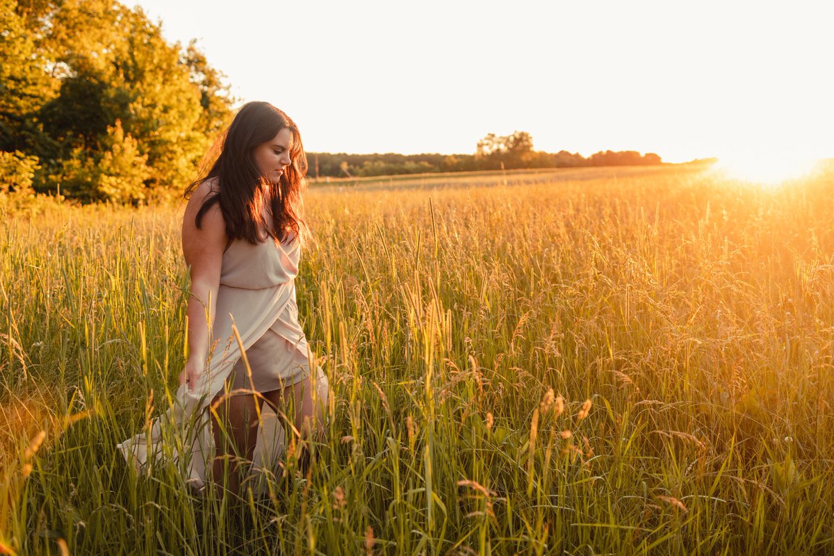 LauraBayda's tweet photo. When I say we need to shoot during golden hour THIS is why. 🥰🥰🥰
📸☀️😍
https://t.co/wGLrHti1uo https://t.co/OIxPmegoSl