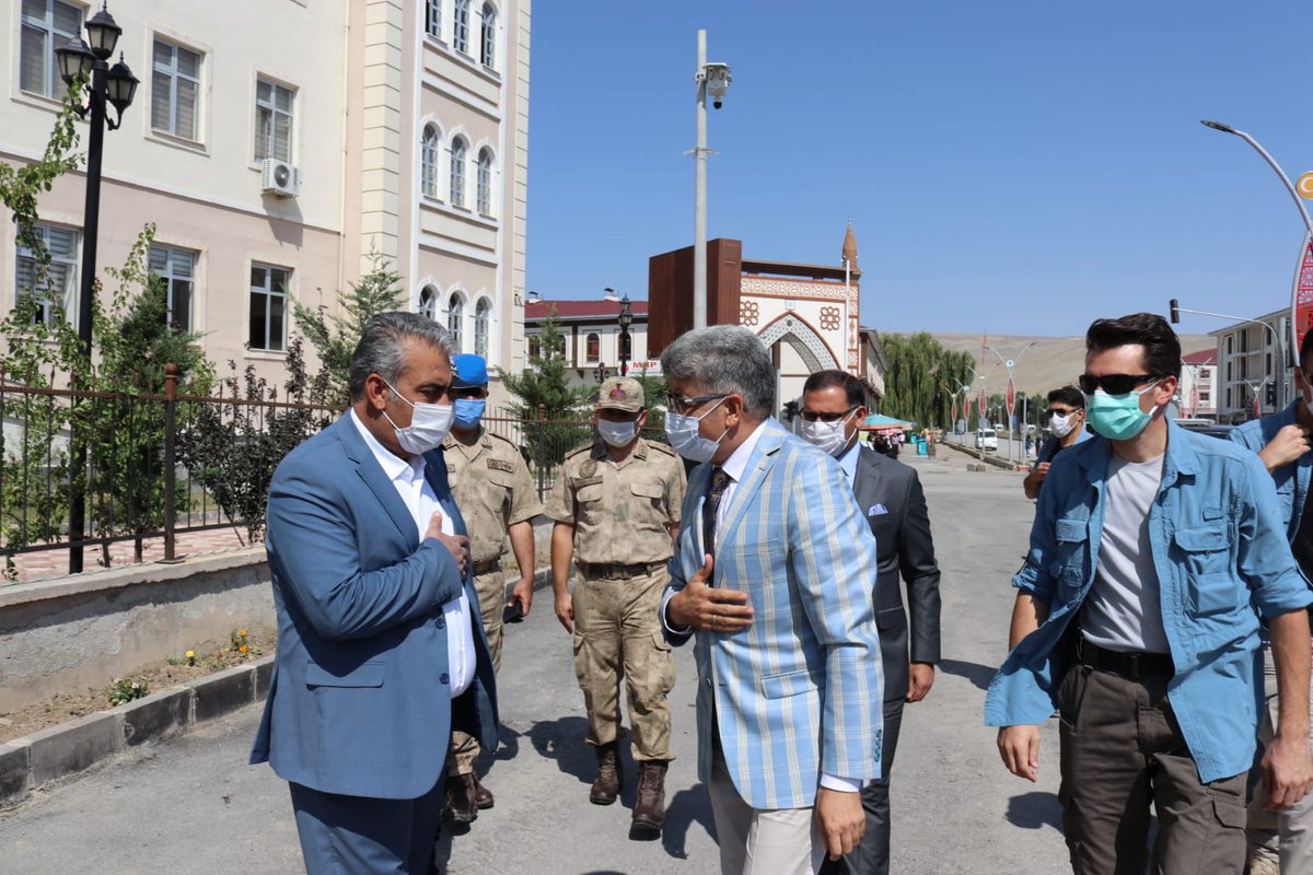 İlimiz valisi ve b.şehir belediye başkan v. Sn. <a href="/valibilmez/">Mehmet Emin Bilmez</a> bir dizi ziyaret gerçekleştirmek için ilçemizi ziyaret etti. İlçemiz esnaflarından süreç hakkında bilgiler alarak genel tedbirler konusunda alınan önlemlere uyulması hassasiyetini yineledi. 
@fatihsayar04 <a href="/hayrullahtanis/">Hayrullah TANIŞ</a>